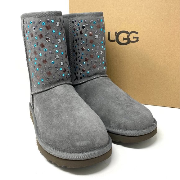 🌿Sale🌿 UGG Classic Short Stud Suede Fur Boots Grey Women Size 7 8 1119102-CHRC - Picture 2 of 10
